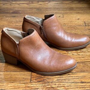 Naturalizer Zarie Ankle Boot, Saddle Brown, Size 8